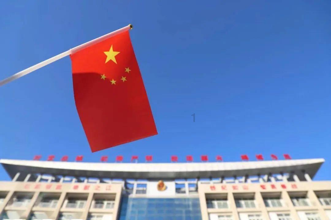 彩虹生日蛋糕